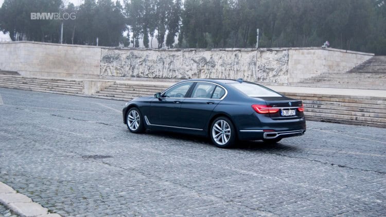 2016-BMW-730d-xDrive-test-drive-review-41