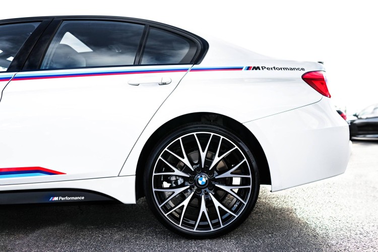BMW-340i-M-Sport-Package-M-Stripes-8