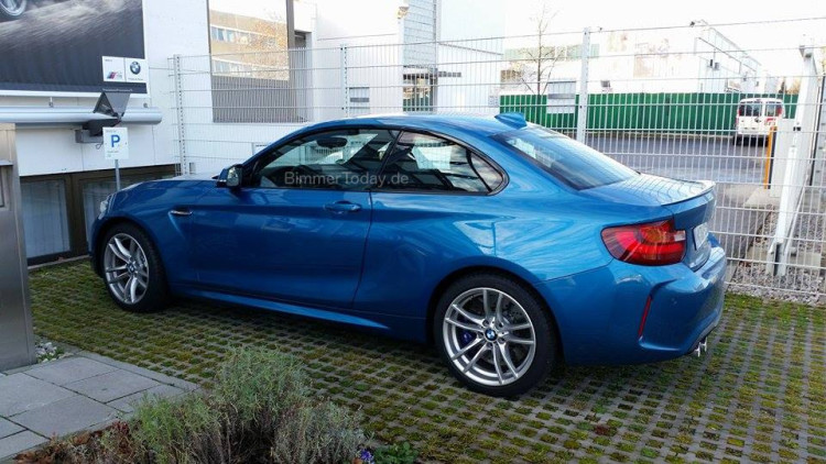 BMW-M2-Long-Beach-Blue-Live-Fotos-12