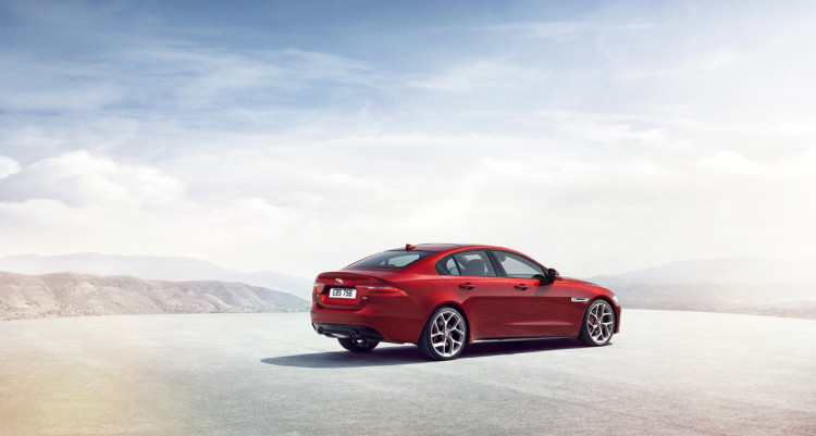 2016-jaguar-xe-03-1