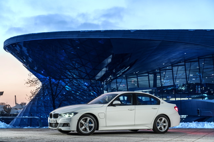 The new 2016 BMW 330e gets a new photoshoot