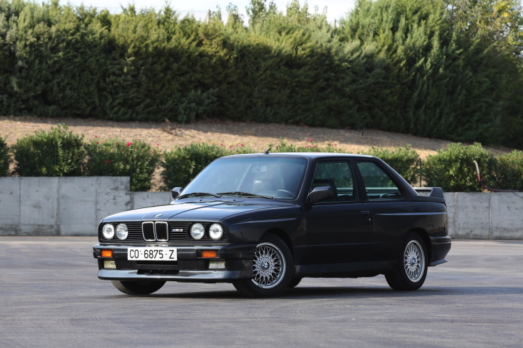 VIDEO: Which is the best BMW ever – BMW M1 or E30 BMW M3?