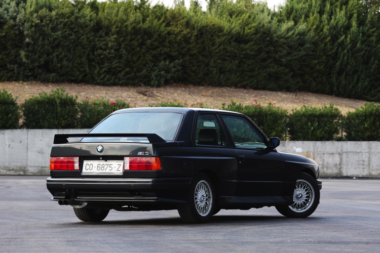 BMW-M3-E30-photos-2