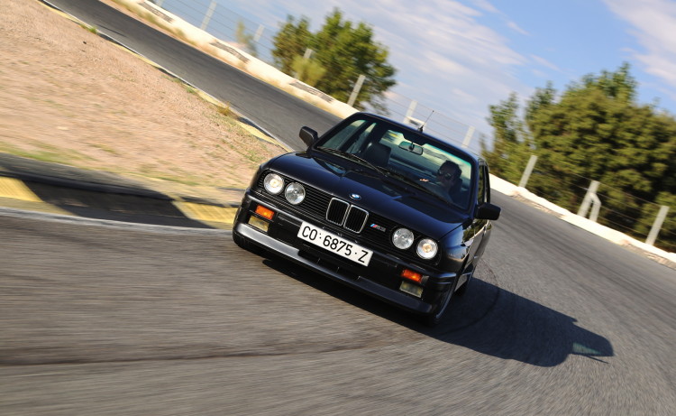 BMW-M3-E30-photos-3