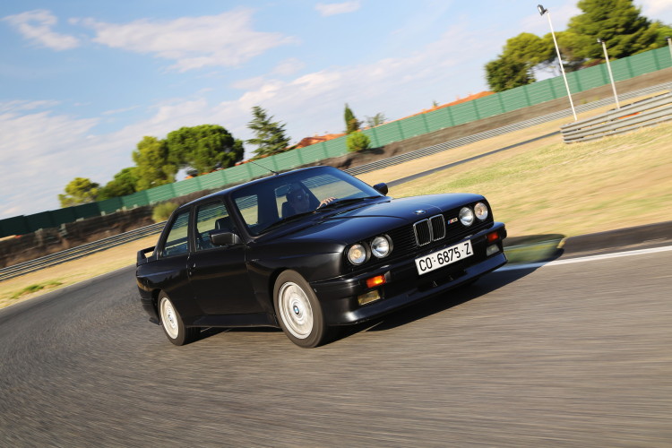 Photoshoot: E30 BMW M3 at the track