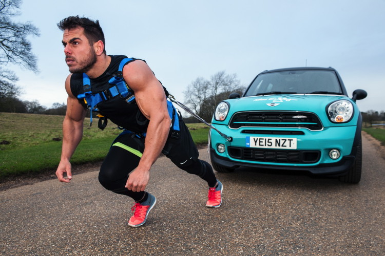 Man attempts to walk 42.2 kilometers with a MINI Countryman strapped to him