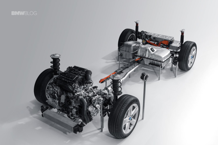 2016-BMW-225xe-Active-Tourer-128