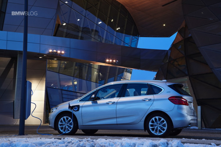 2016-BMW-225xe-Active-Tourer-74