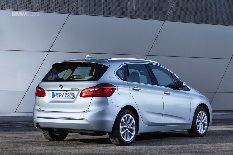 2016-BMW-225xe-Active-Tourer-81