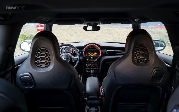 2016-MINI-JCW-Hardtop-test-drive-19
