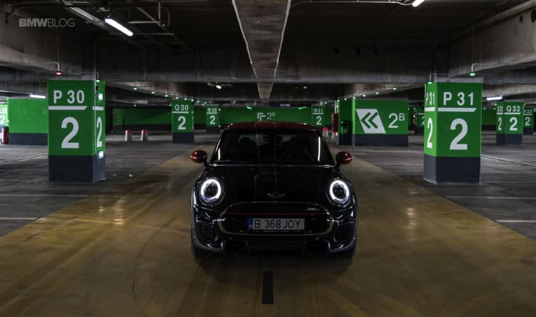 2016-MINI-JCW-Hardtop-test-drive-40