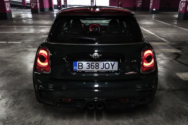2016-MINI-JCW-Hardtop-test-drive-46