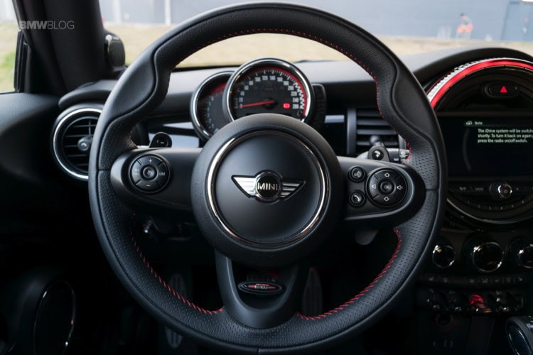 2016-MINI-JCW-Hardtop-test-drive-5
