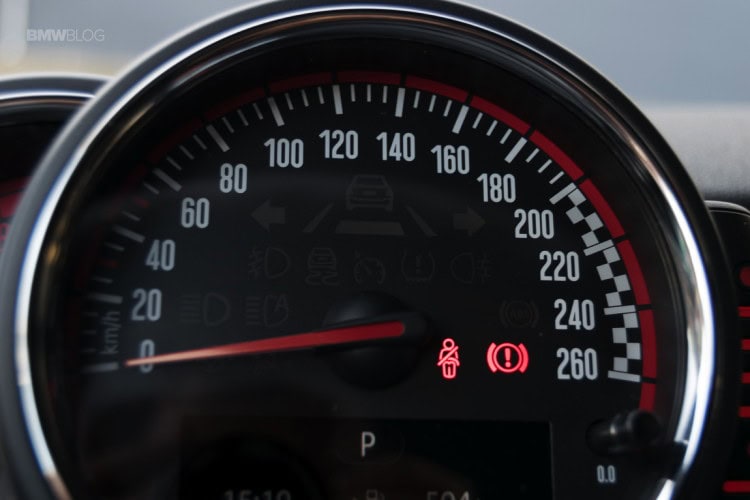 2016-MINI-JCW-Hardtop-test-drive-6