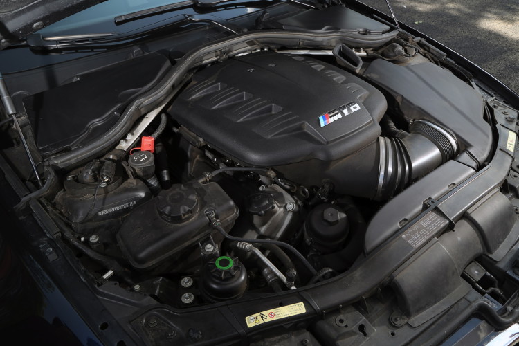 BMW-E90-M3-images-11