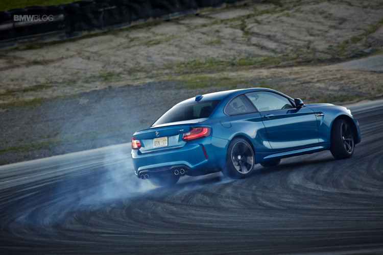 BMW-M2-drifts-laguna-seca-205