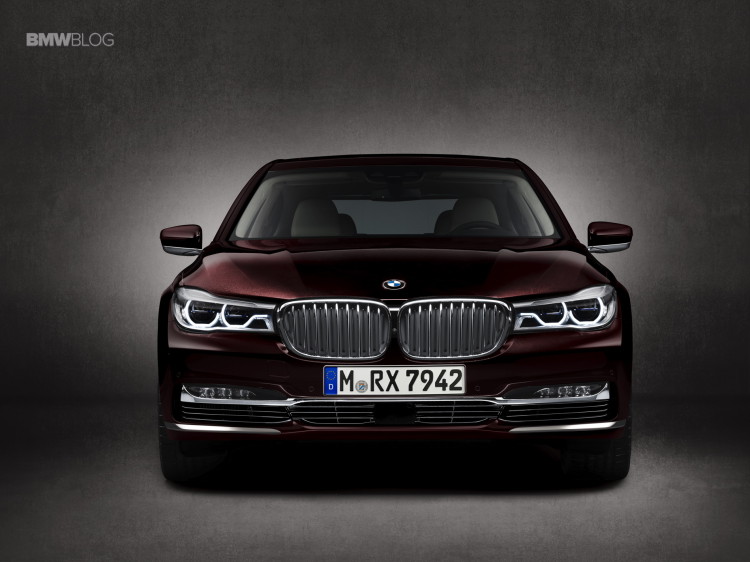 BMW-M760Li-xDrive-images-15