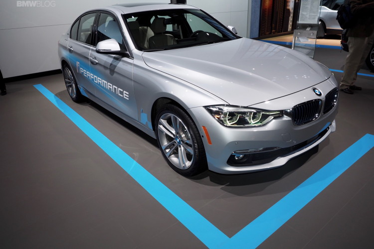 Hybrid Battle: BMW 330e iPerformance vs Lexus IS 300h