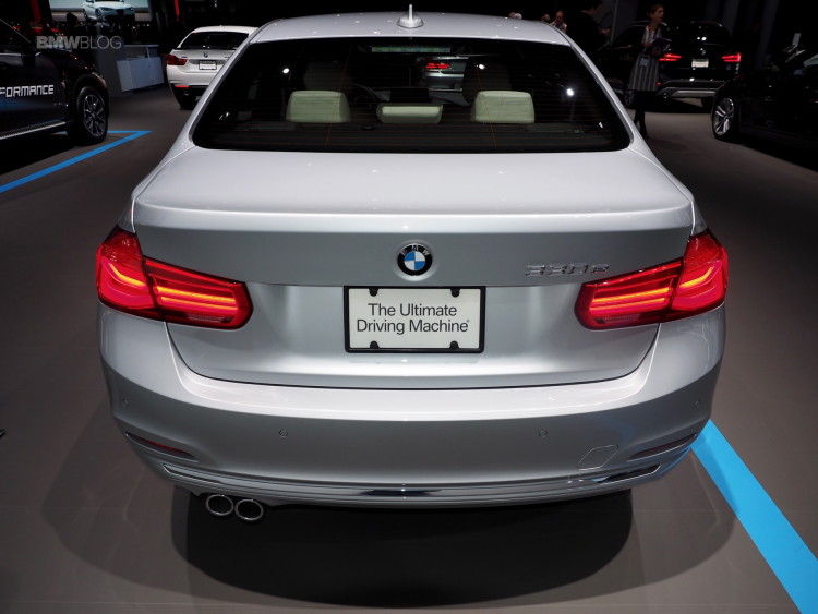 2016-BMW-330e-iPerformance-6