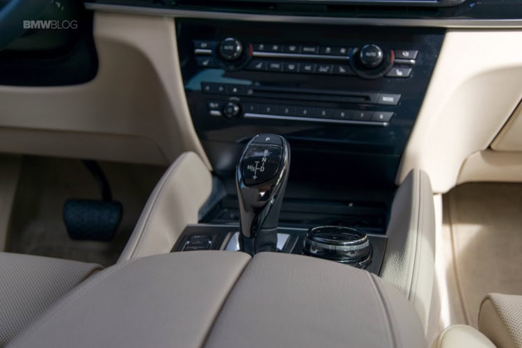 2016-BMW-X6-xDrive30d-test-drive-28