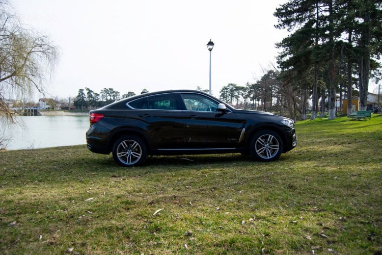2016-BMW-X6-xDrive30d-test-drive-55