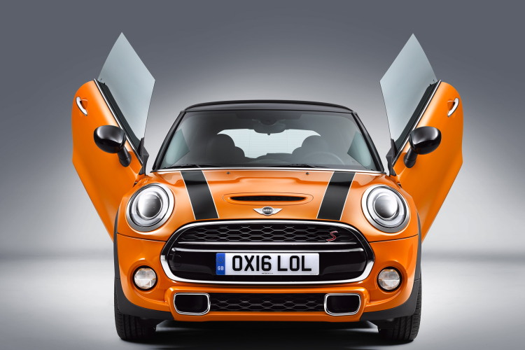 MINI presents Scissor Doors as new equipment option