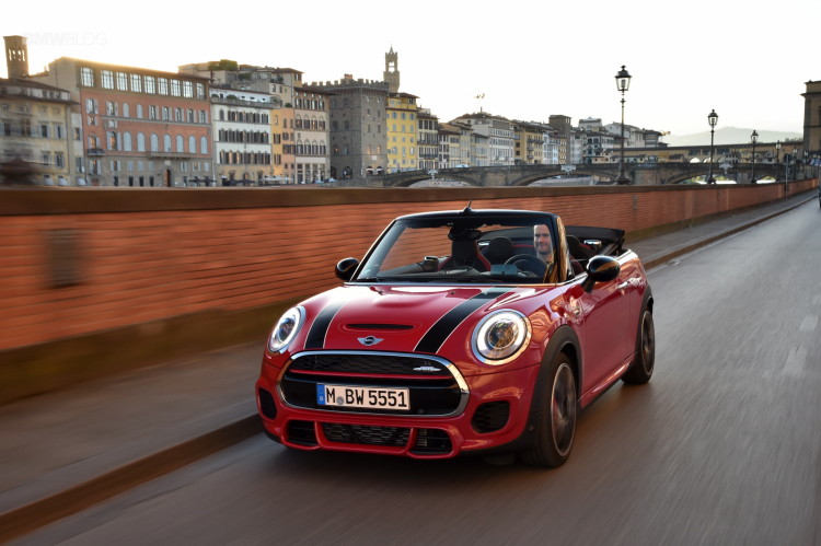 2016-MINI-JCW-Convertible-12