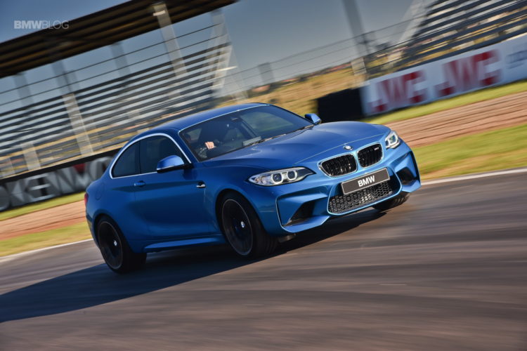 VIDEO: BMW M2 vs Porsche Macan Turbo