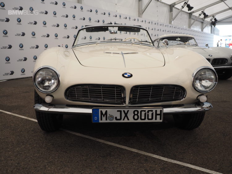 Elvis-Presley-BMW-507-launch-14