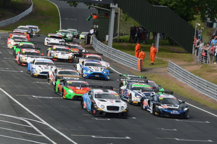Start of the race, Rick Parfitt Jnr / Seb Morris Team Parker Racing Bentley Conitnental GT3 leads