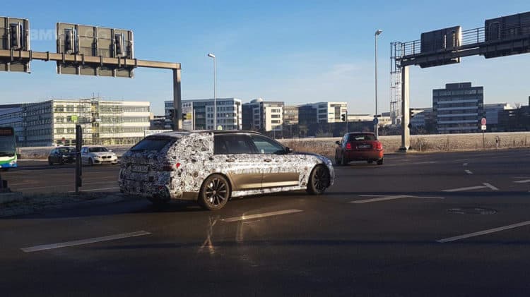 2017-BMW-5-Series-Touring-Spy-Photos-02