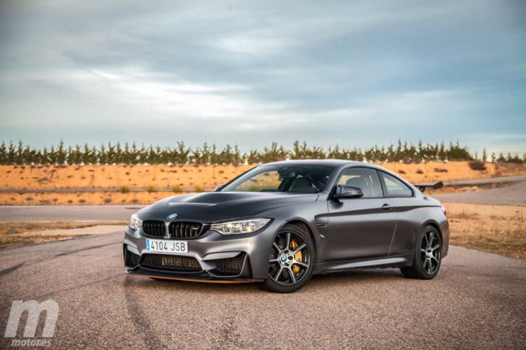 VIDEO: BMW M4 GTS vs Mercedes-AMG GT R vs Porsche 911 GT3 RS