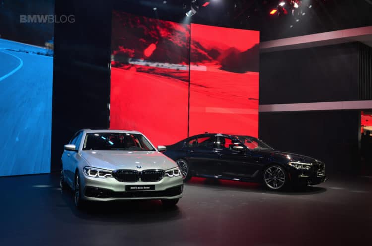 2017-BMW-5-Series-Detroit-08