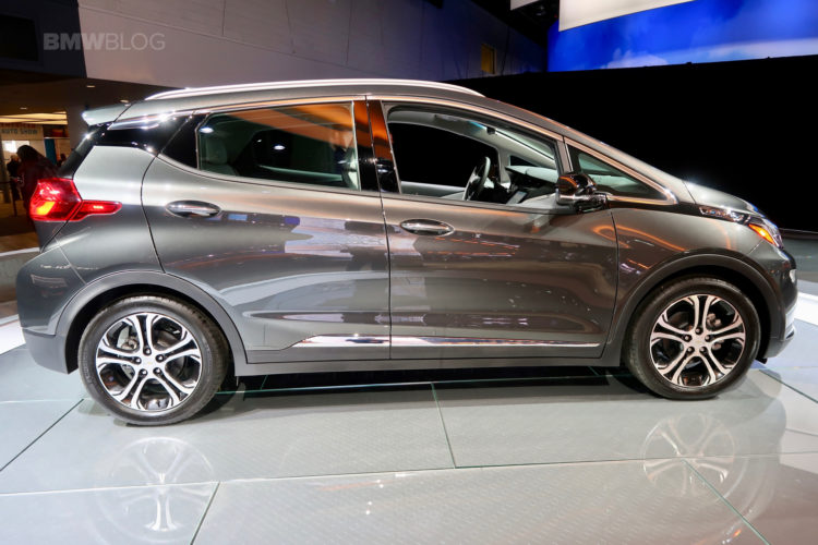 2017-Chevy-Bolt-11