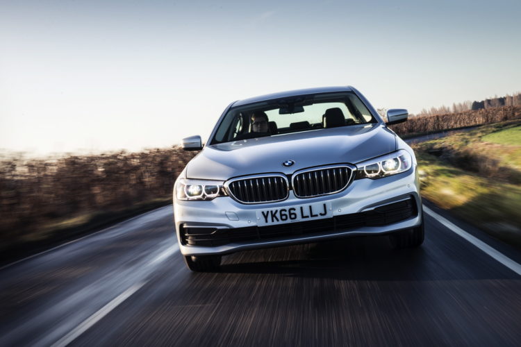 VIDEO: BMW 520d vs Mercedes-Benz E220d in rolling drag race