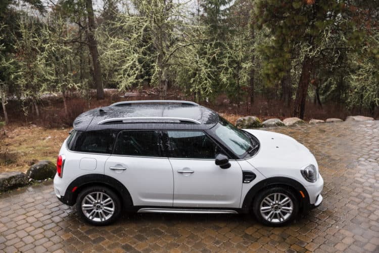 Car and Driver tests MINI Cooper Countryman — 1.5T, manual