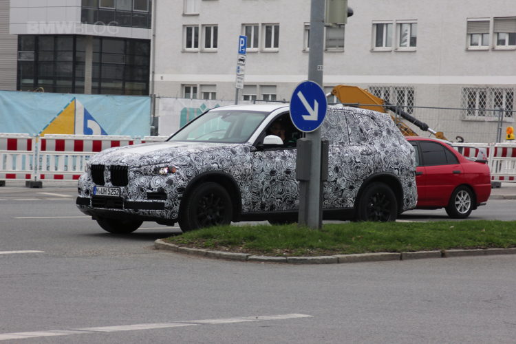 BMW X7 continues its runs at the Nurburgring