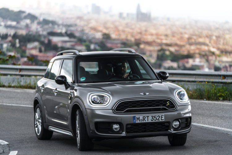 VIDEO: MINI Countryman vs Audi Q2 vs Volvo V40 XC