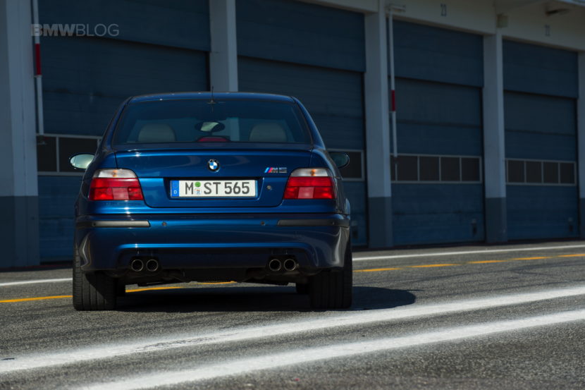 BMW 5 Series Touring E39 Smashes Into Concrete Wall At 150 KM/H (93 MPH)