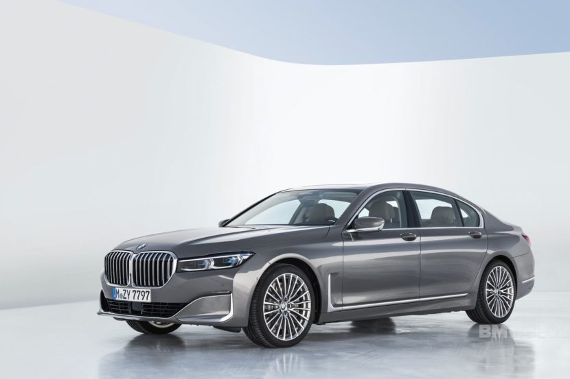 Derestricted BMW 7 Series 750i Hits 321 KM/H On The Autobahn