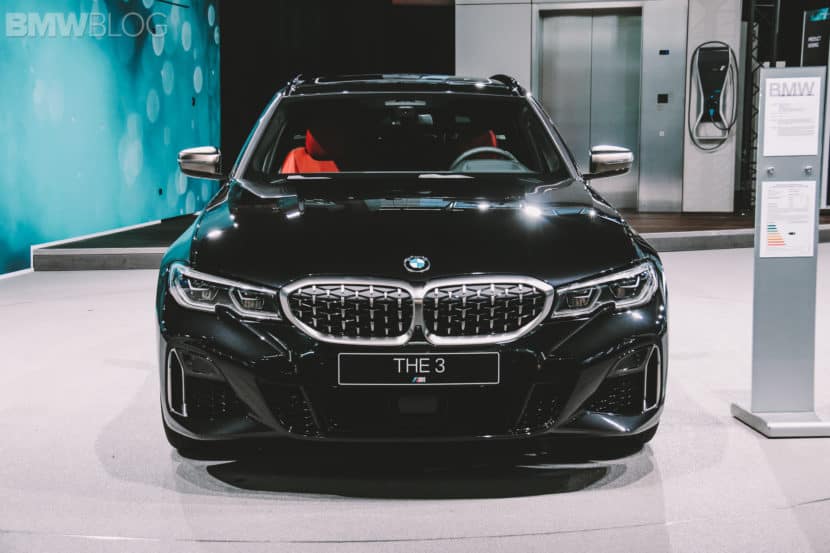 BMW’s Urban Traffic Light Recognition autonomously stops at traffic lights