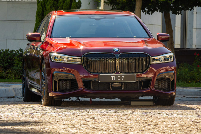 We spotted again the 2020 BMW M760Li in Aventurine Red