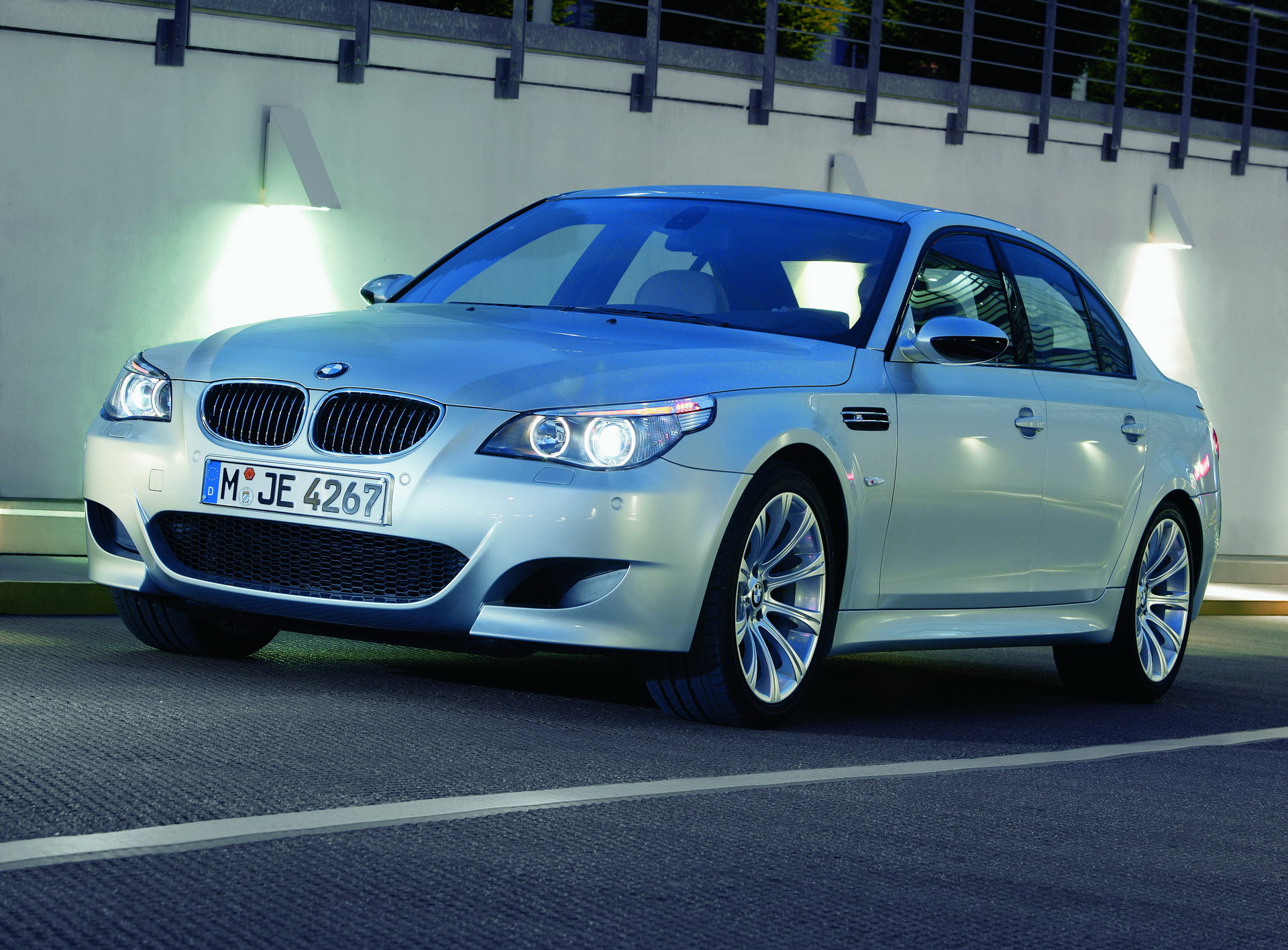 BMW-M5-E60M-2005