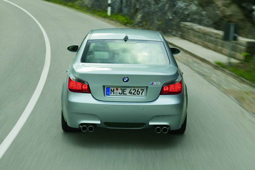 BMW M5 E60 Puts V10 Engine To Work In High-Speed Autobahn Run