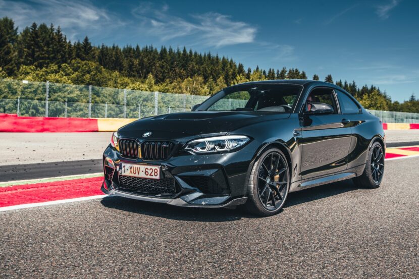Video: BMW M2 CS vs A45 AMG and tuned Audi RS3 drag race