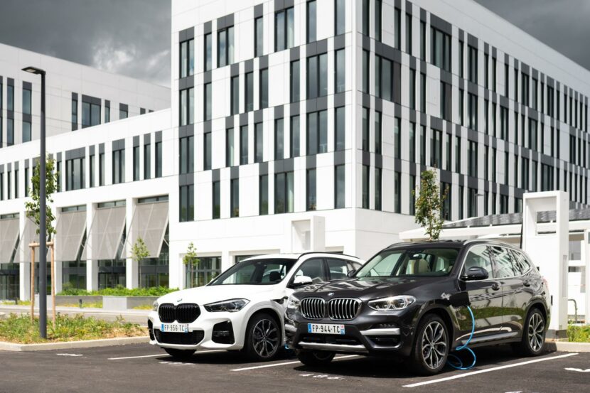 2020 BMW X1 xDrive25e and X3 xDrive30e launch together in France