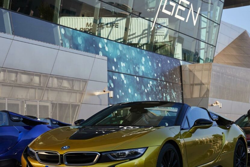 Video: BMW i8 drag races Polestar 1 and Porsche 911 Carrera