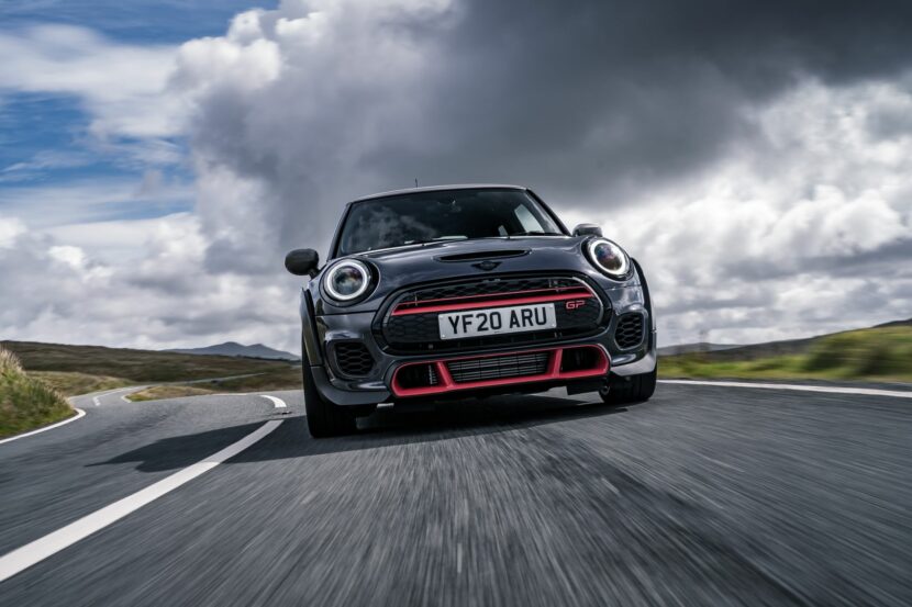 VIDEO: Drag Race – MINI JCW GP vs Yaris GR and Civic Type-R