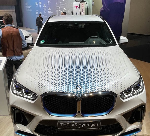 2021 IAA Live Photos: BMW iX5 Hydrogen — Sticking with Hydrogen