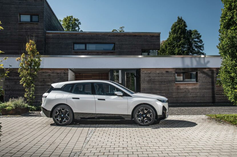 bmw_ix_xdrive50_mineral_white_55 BMW iX xDrive50 side view